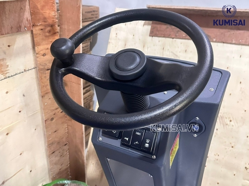 Bảng điều khiển xe quét rác Kumisai KMS-S8 trực quan dễ hiểu