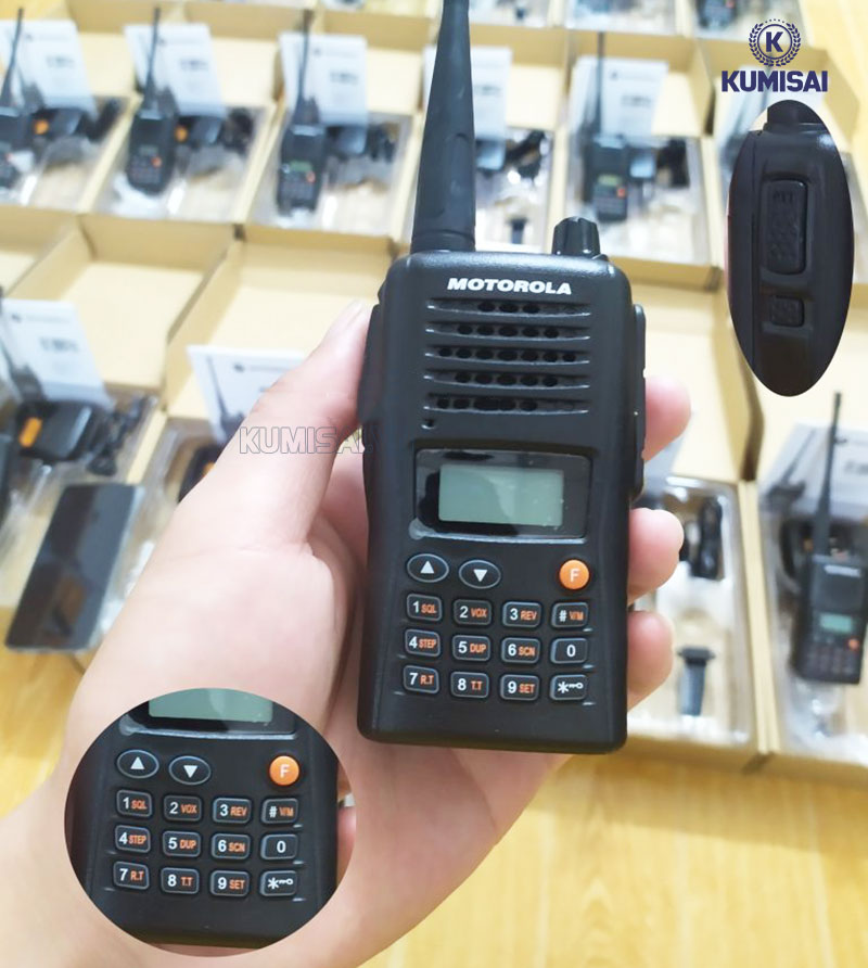 Bàn phím giúp người dùng thuận tiện cài đặt, sử dụng bộ đàm 