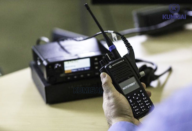Motorola Xir P8668i hỗ trợ các tính năng cao cấp, kết nối đa dạng 