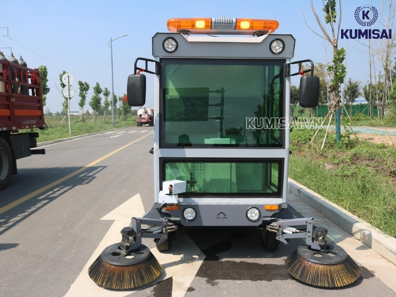Không cố sử dụng xe khi hệ thống đã báo pin yếu