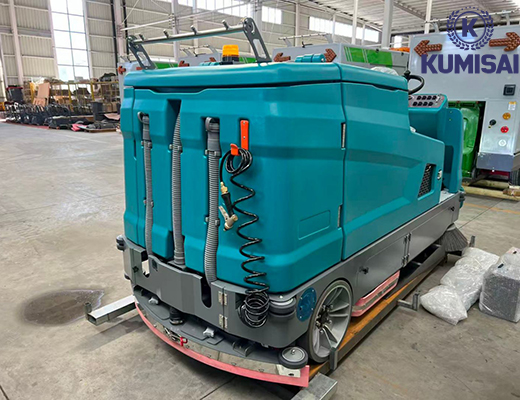 Xe quét rác chà sàn Kumisai KMS 1450XS - 12