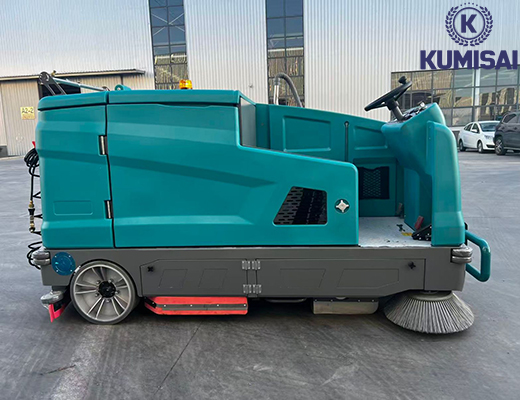 Xe quét rác chà sàn Kumisai KMS 1450XS - 8