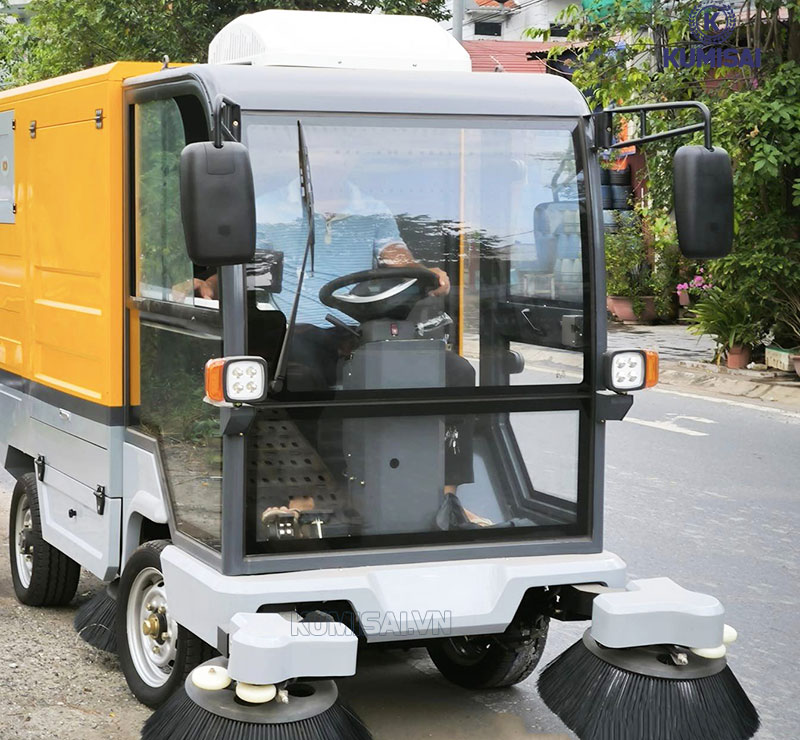 su-dung-xe-quet-rac-ngoi-lai-kumisai-kms-2000-m-dung-cach.jpg Sử dụng xe quét rác ngồi lái Kumisai KMS-2000-M đúng cách