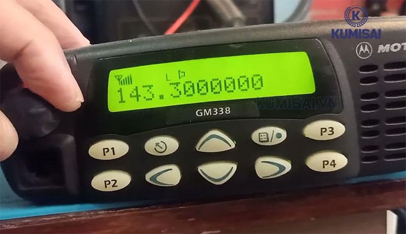 Thiết kế các nút phím chức năng và màn hình hiển thị 