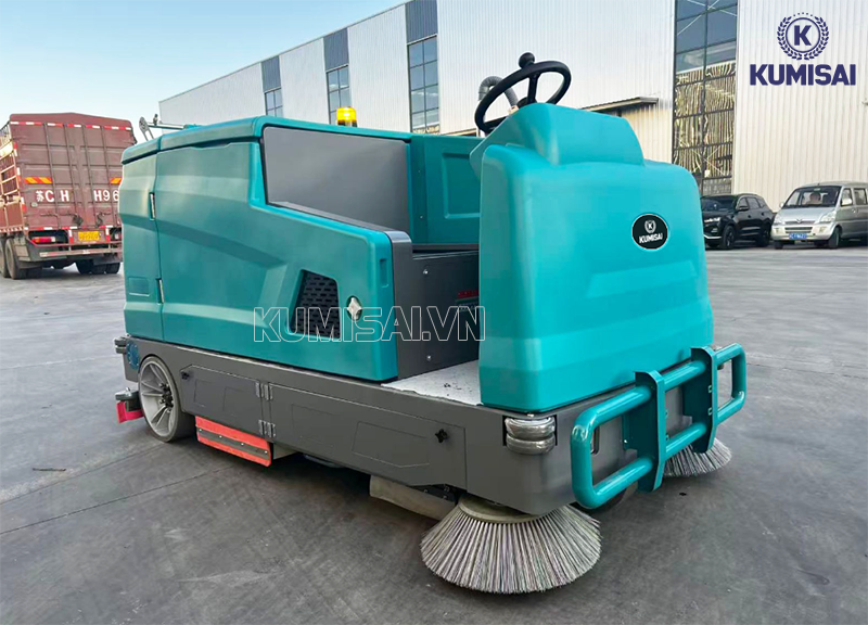 Tìm hiểu xe quét rác chà sàn Kumisai KMS 1450XS